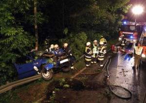 Incident at night: a car hits a tree (Picture: KFV Dachau)