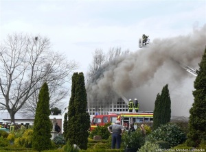 Massive Rauchentwicklung im Bereich des Dachstuhls.