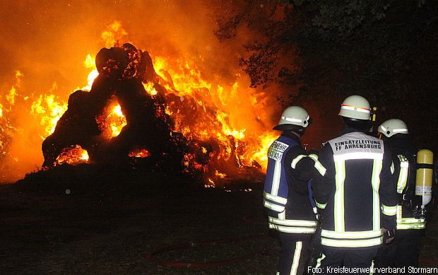 Brand Strohballen Strohmiete