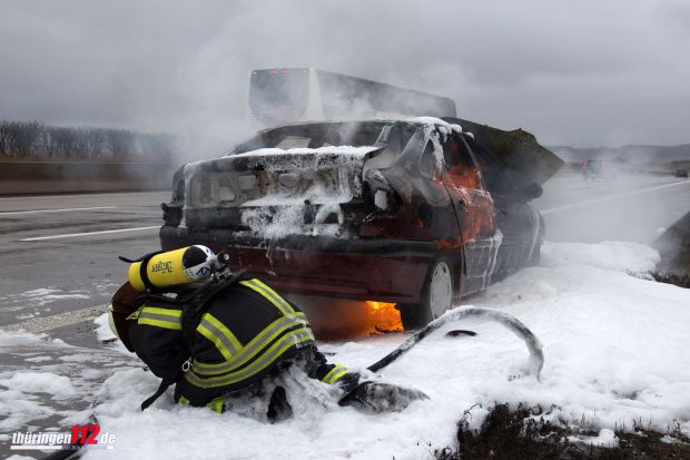 Fahrzeugbrand Autobahn Feuerwehr