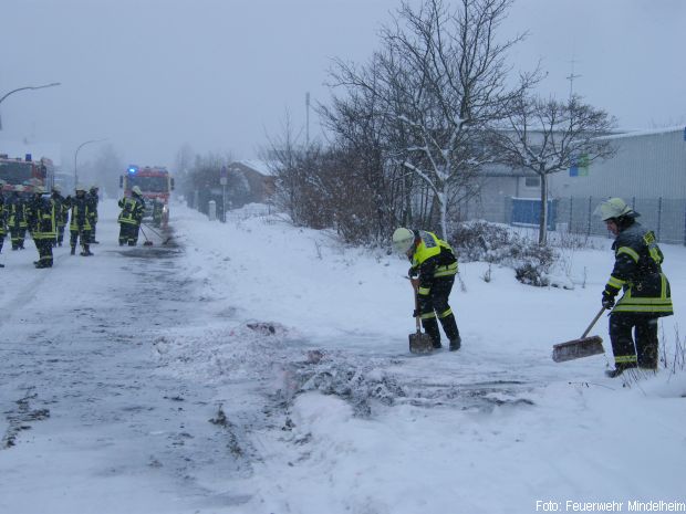 Öl Schnee Feuerwehr