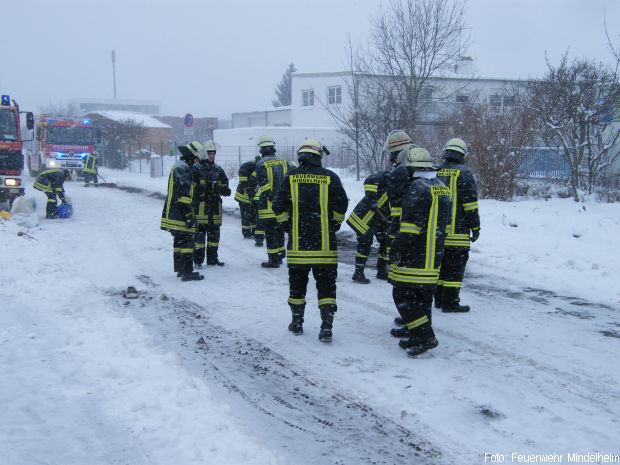 Öl Schnee Feuerwehr