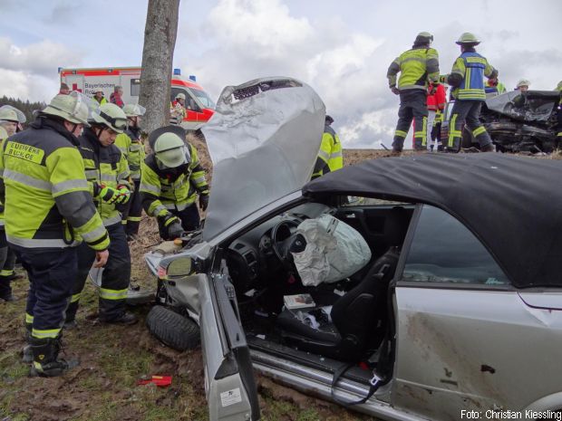 Verkehrsunfall Person eingeklemmt