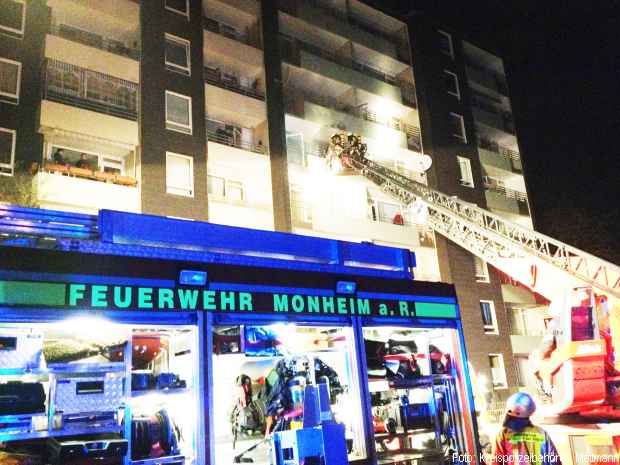 Menschenrettung Drehleiter Brand