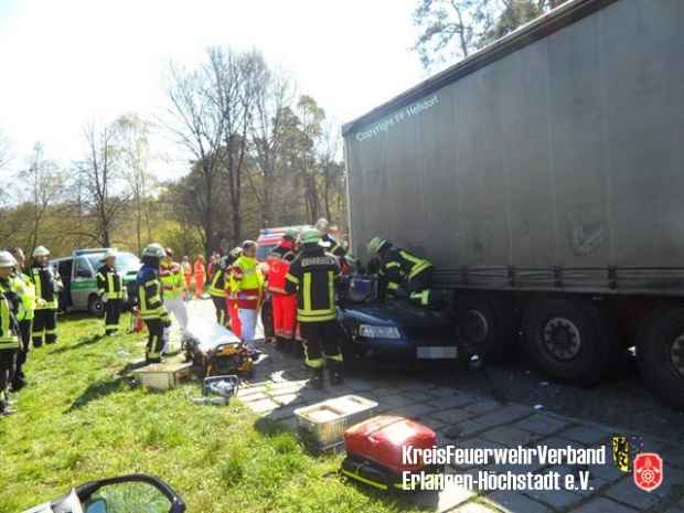 Unterfahrunfall Autobahn LKW