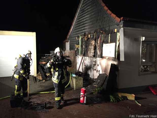 Brand Hausfassade Feuerwehr